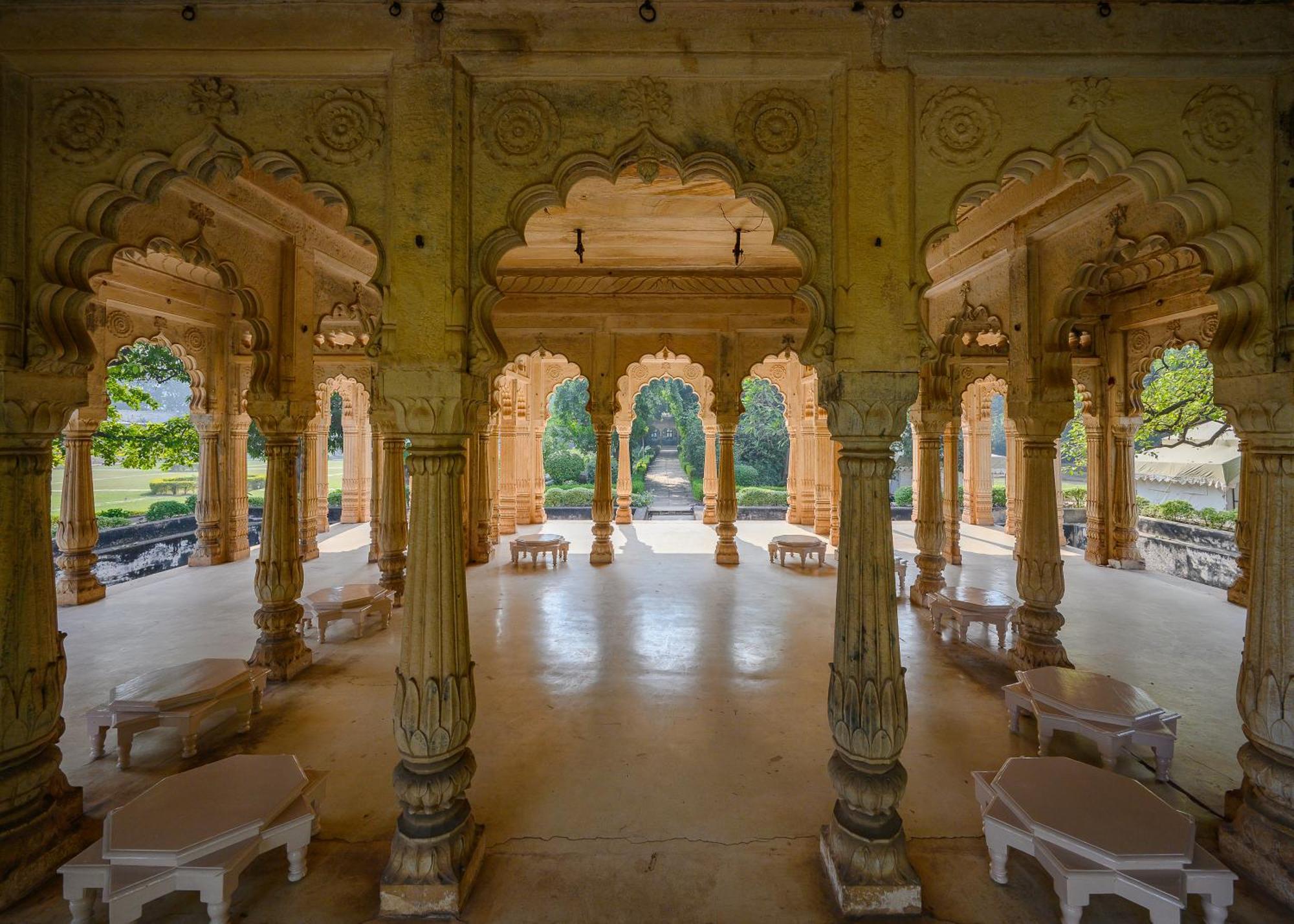 Hotel Neemrana'S - Deo Bagh Gwalior Esterno foto