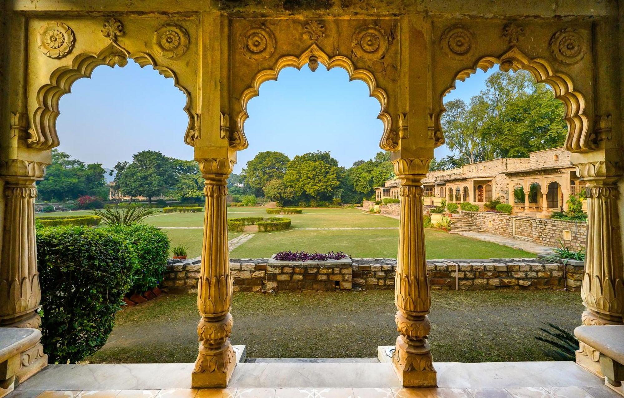 Hotel Neemrana'S - Deo Bagh Gwalior Esterno foto